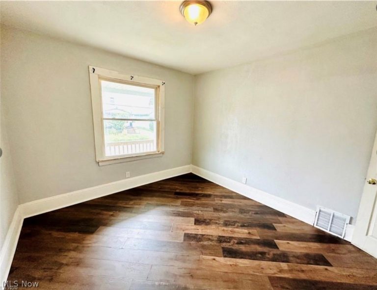 3625 Newark Avenue, Cleveland, OH - Photo 8