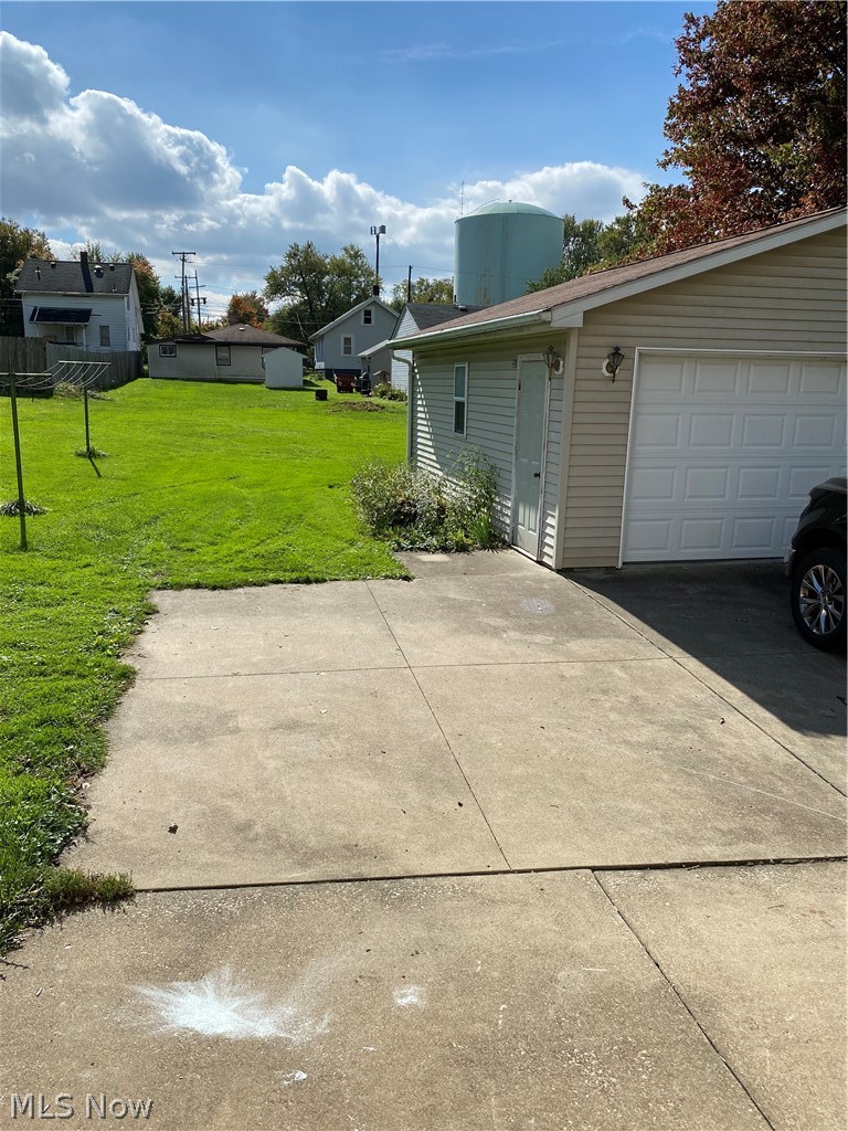 665 Devitt Avenue, Campbell, OH - Photo 3