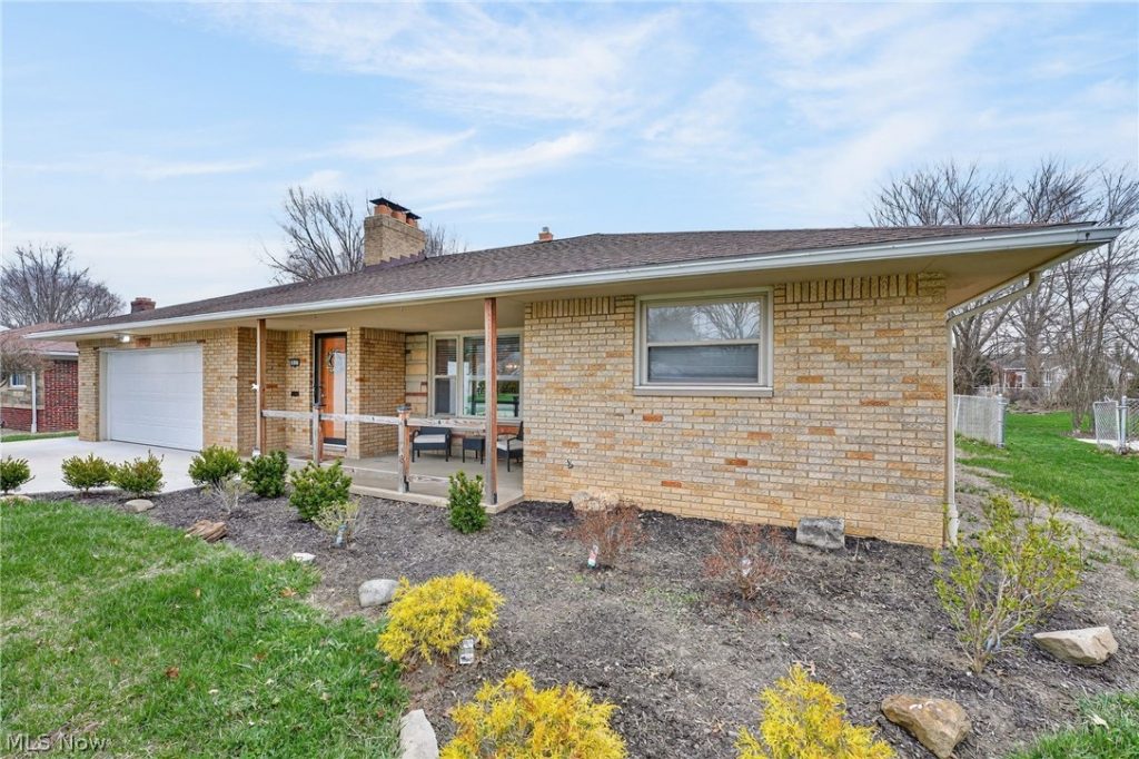 4527 Ranchview Avenue, North Olmsted, OH