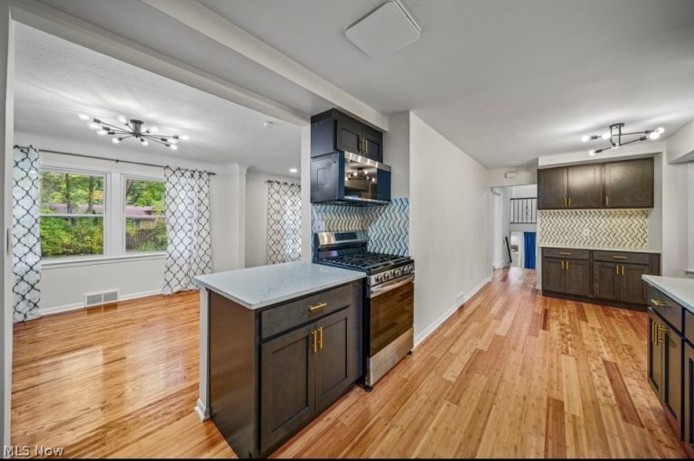 1066 Eastlawn Drive, Highland Heights, OH - Photo 5