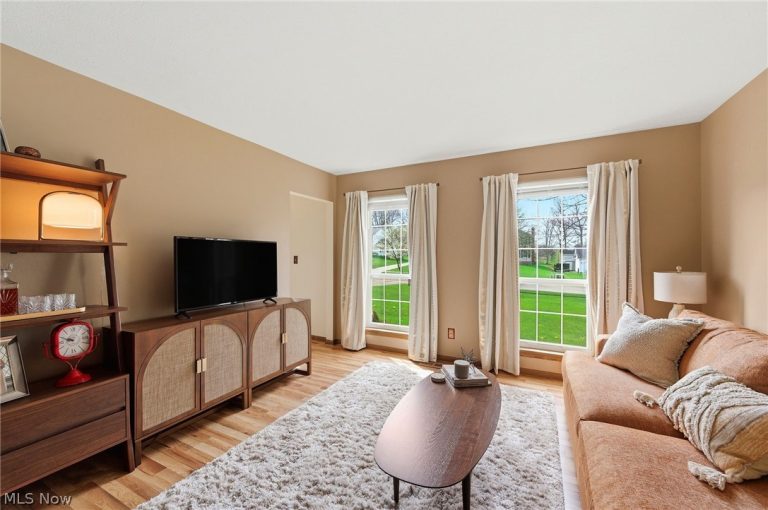 1271 Atterbury Drive, Macedonia, OH - Photo 4