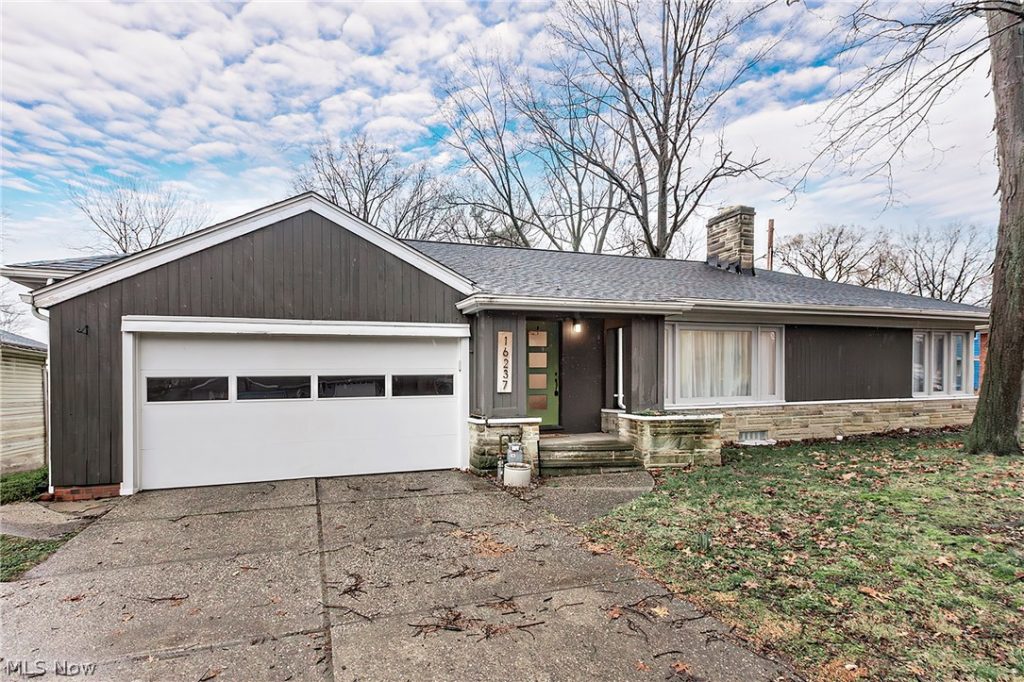 16237 Forest Hills Boulevard, Cleveland Heights, OH