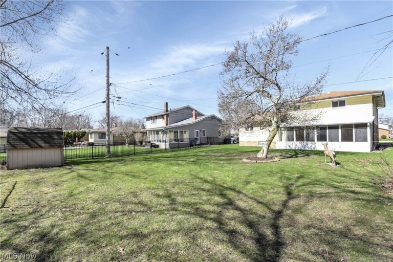 22337 Sandy Lane, Fairview Park, OH - Photo 8