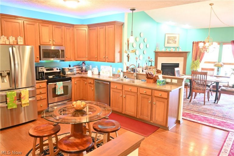 3932 Courtyard Drive, Lorain, OH - Photo 3