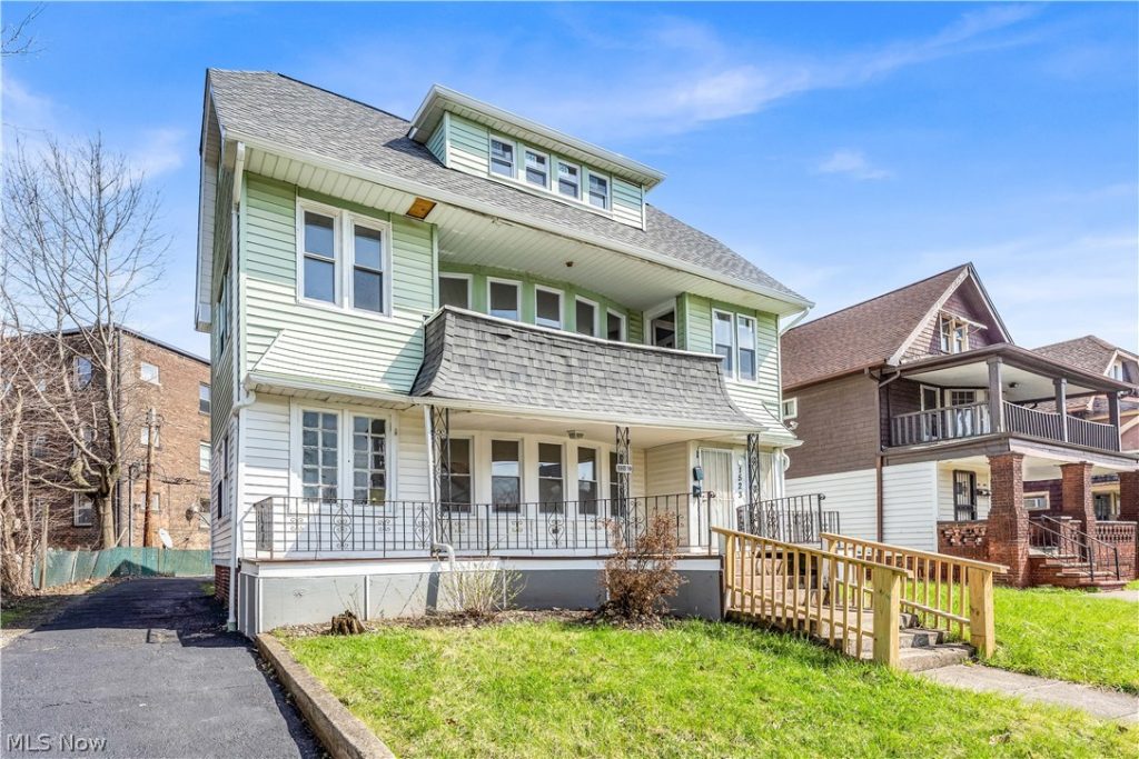 1523 Hillcrest Road, East Cleveland, OH