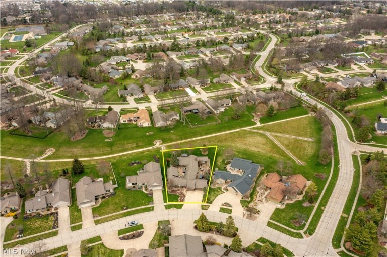 33017 Hidden Hollow Court, North Ridgeville, OH - Photo 5