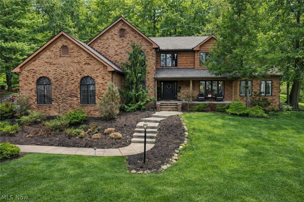 3949 Shore Drive, Bath, OH