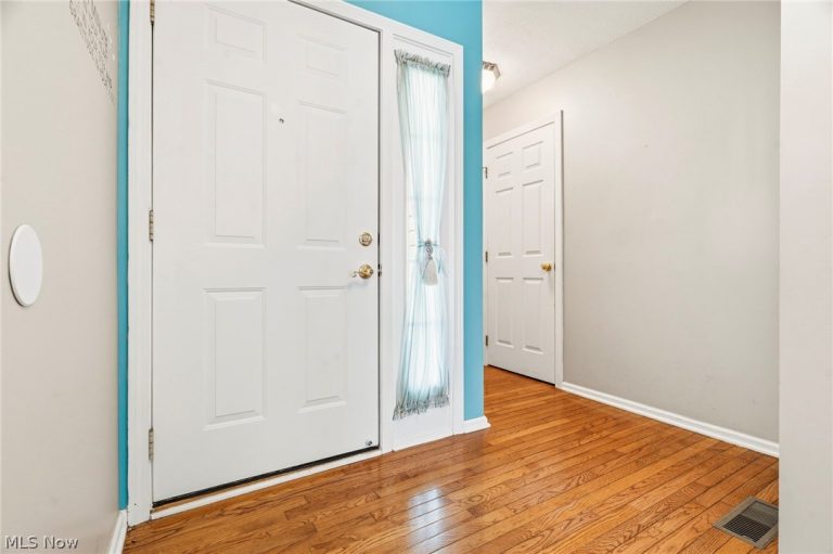 3198 Mariners Island Drive, Canton, OH - Photo 4