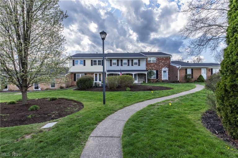 3631 Kenwood Drive, Uniontown, OH - Photo 4