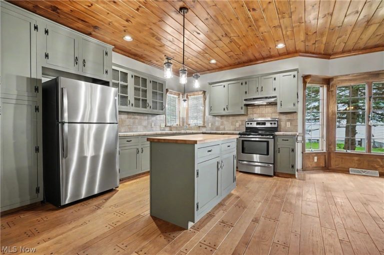 268 Bayshore Drive, Columbiana, OH - Photo 4