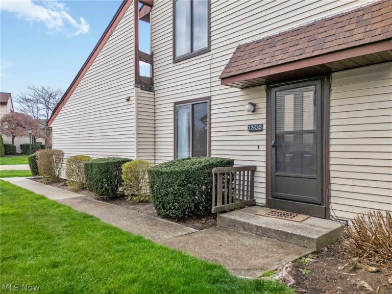 32635 Jefferson Drive #35, Solon, OH - Photo 3