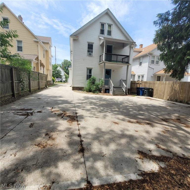 1447 Rosewood Avenue, Lakewood, OH - Photo 2