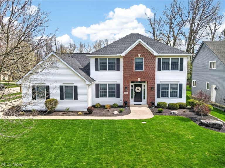 5503 Pheasants Walk Drive, North Olmsted, OH - Photo 3