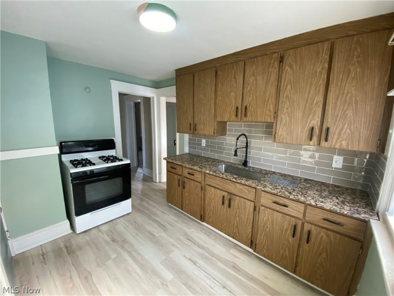 18627 Abby Avenue, Euclid, OH - Photo 4