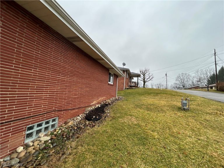 110 White Bell Circle, Wellsburg, WV - Photo 5