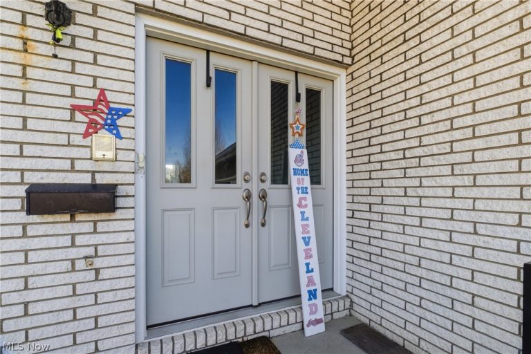 13901 Bennington Boulevard, Middleburg Heights, OH - Photo 3