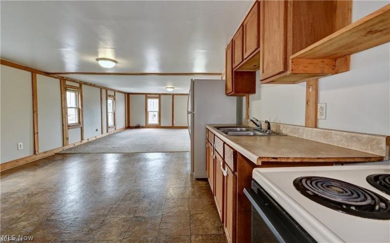 131 Wooster, Strasburg, OH - Photo 6