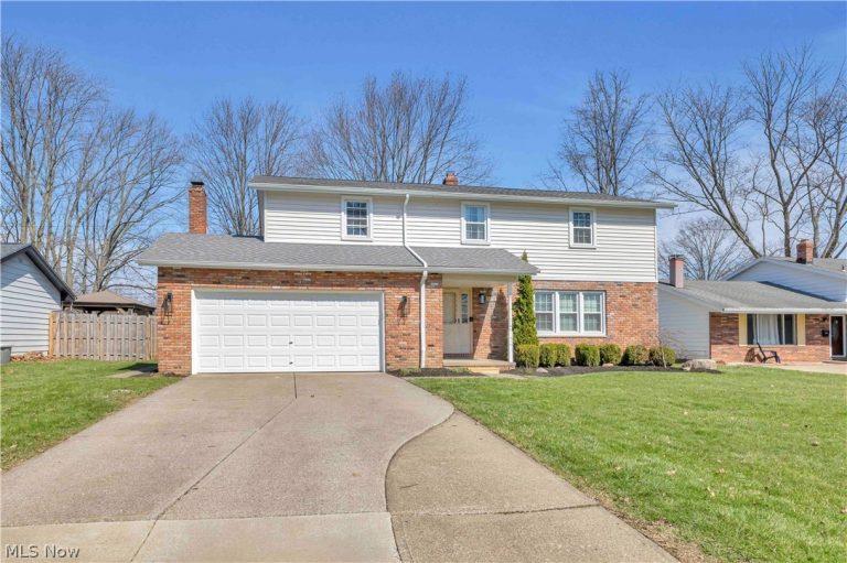 26928 Fairfax Lane, North Olmsted, OH - Photo 2