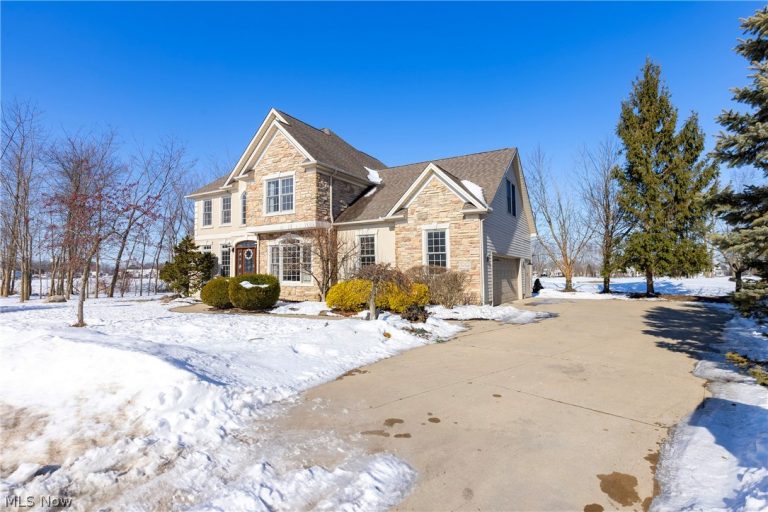 34348 Crown Colony Drive, Avon, OH - Photo 2