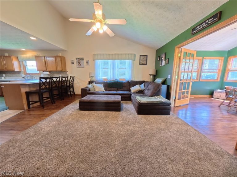 3160 Pondview Drive, Ravenna, OH - Photo 8
