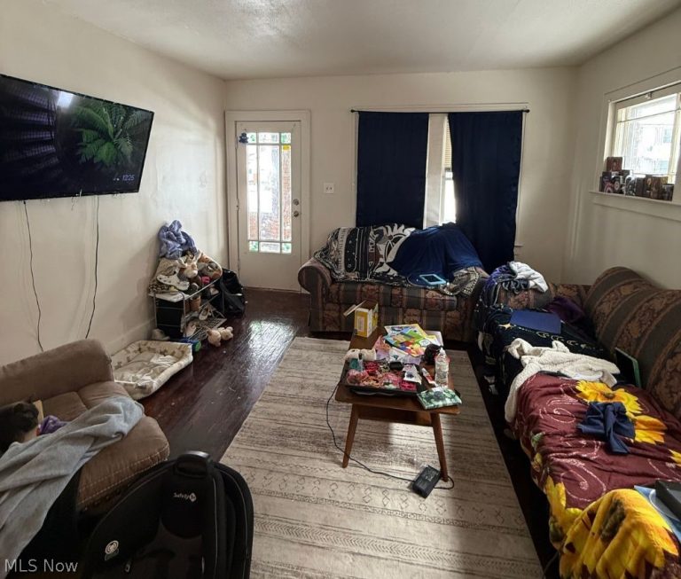 2394 Elyria Avenue, Lorain, OH - Photo 4