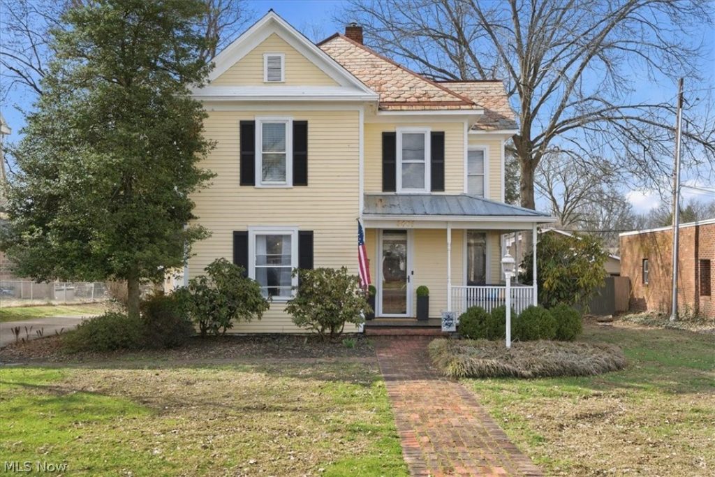 4405 Grand Central Avenue, Vienna, WV