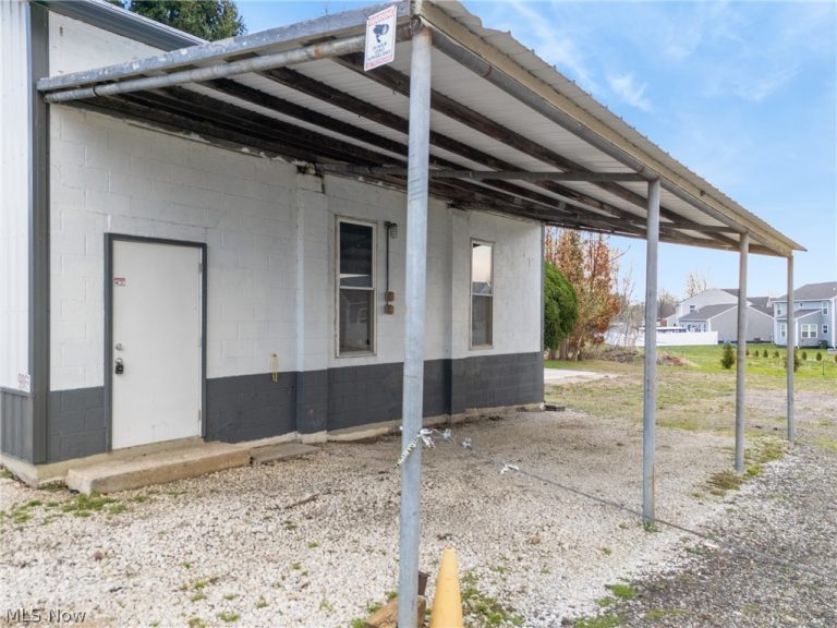 9865 Cleveland Avenue, Uniontown, OH - Photo 4