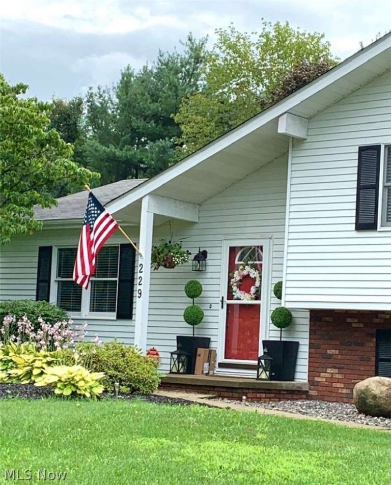 229 Old Oak Drive, Cortland, OH - Photo 4
