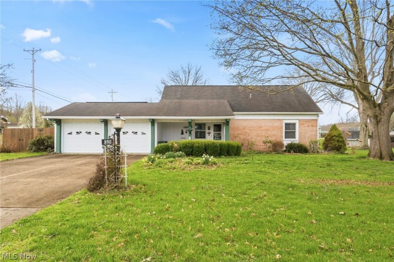 890 Huffman Square, Bolivar, OH - Photo 3