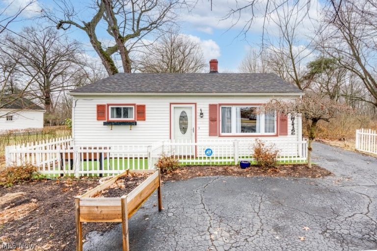 2712 Ridge Avenue, Warren, OH, 44484