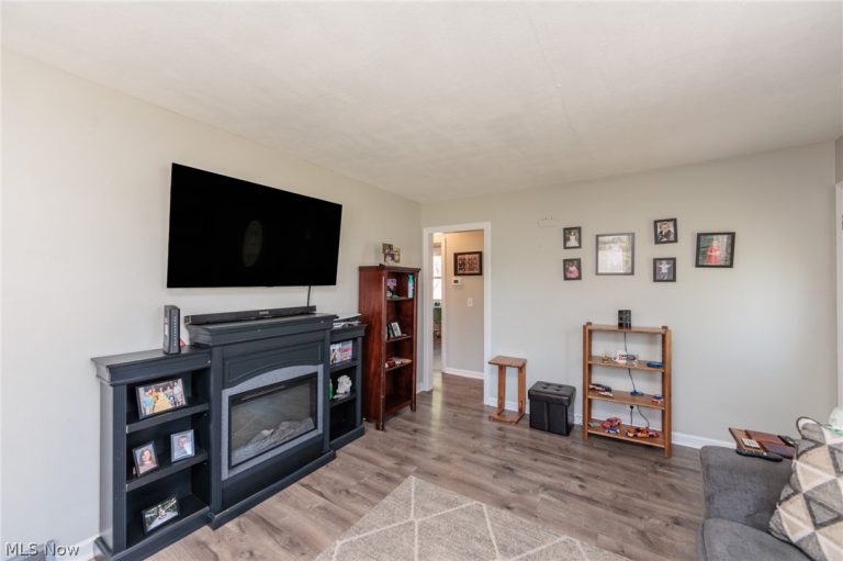 838 Warwick Drive, Sheffield Lake, OH - Photo 3