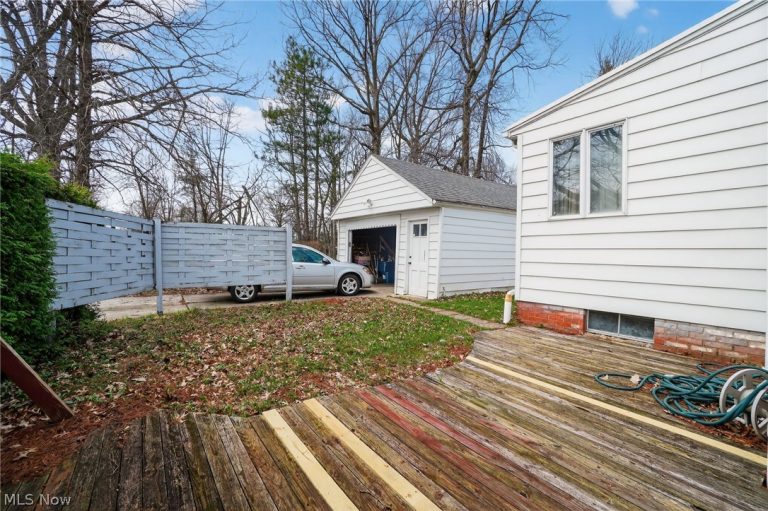 276 242nd Street, Euclid, OH - Photo 2