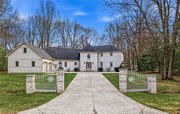 1887 Pearce Circle, Salem, OH, 44460