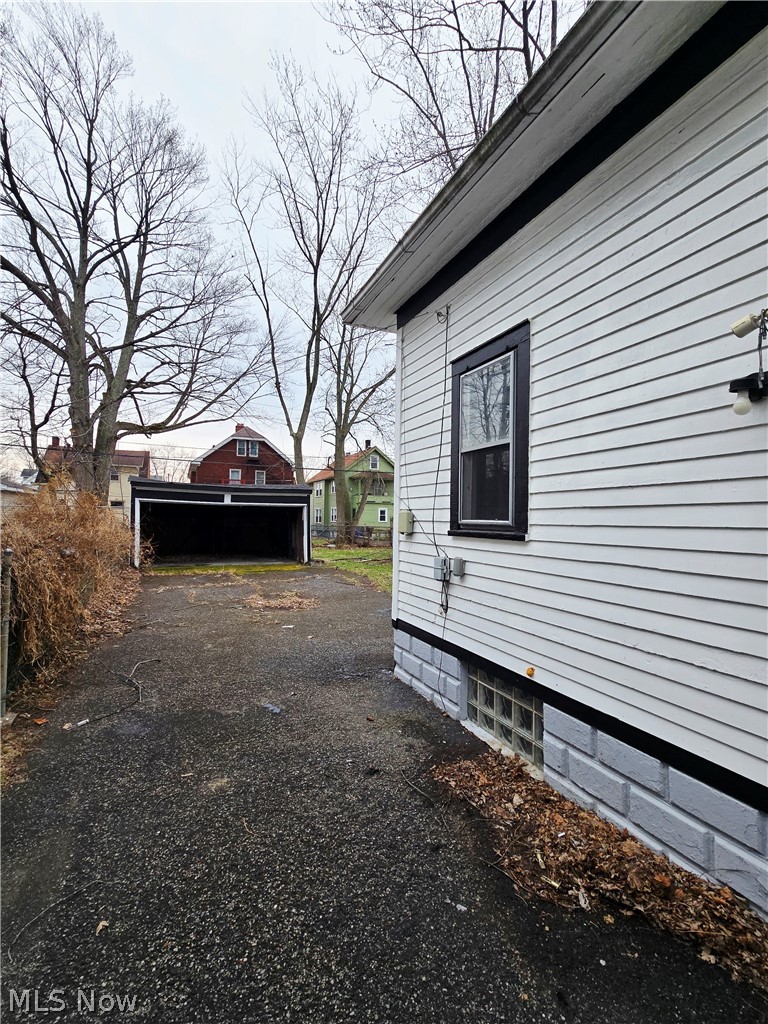 13826 Melzer Avenue, Cleveland, OH - Photo 8