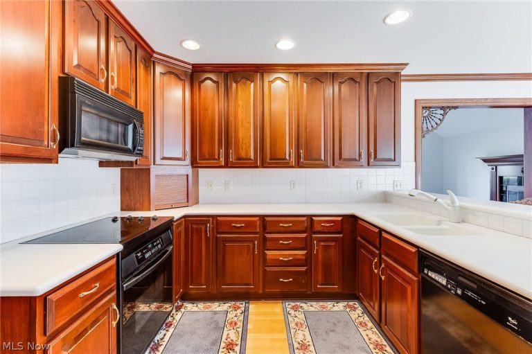 140 Hogan Lane, Warren, OH - Photo 3