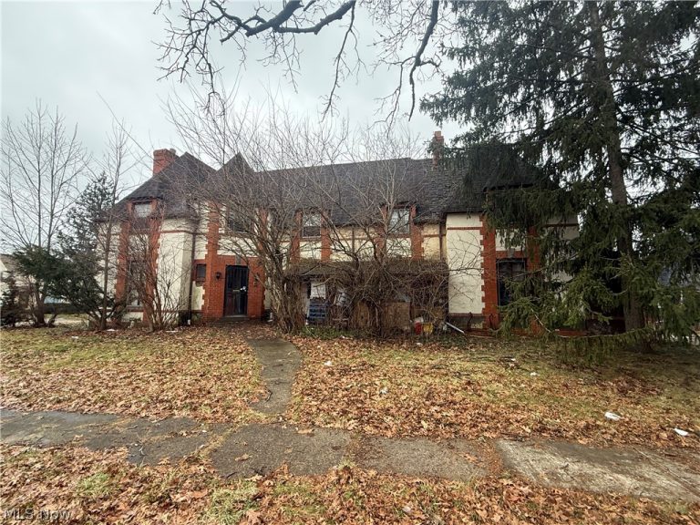 16321 Stockbridge Avenue, Cleveland, OH - Photo 2