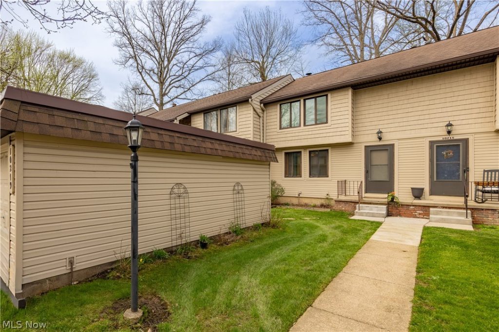 10219 Spinnaker Run, Aurora, OH