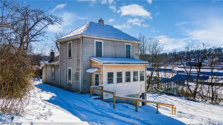 324 Loeb Street, Weirton, WV - Photo 2