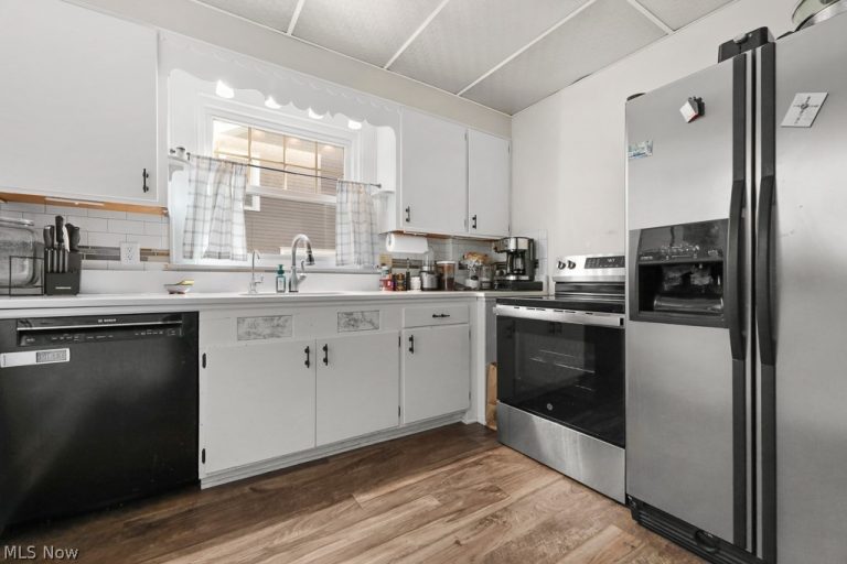 2616 Ridgewood Avenue, Alliance, OH - Photo 4