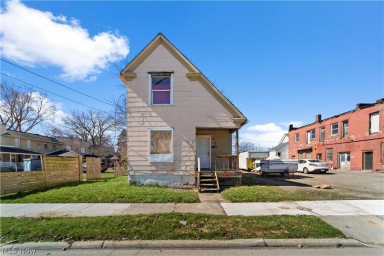 796 Sherman, Akron, OH - Photo 2