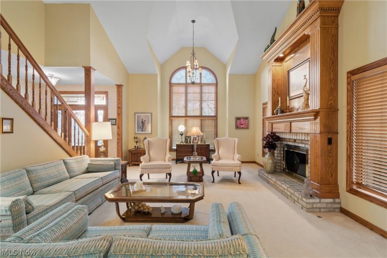 2043 Kingscote Circle, North Canton, OH - Photo 4