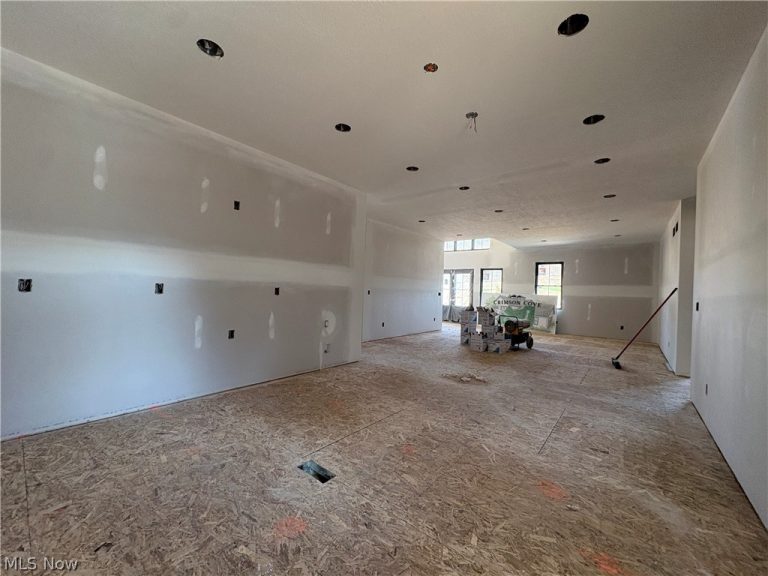 111 Crimson Circle, Dover, OH - Photo 3