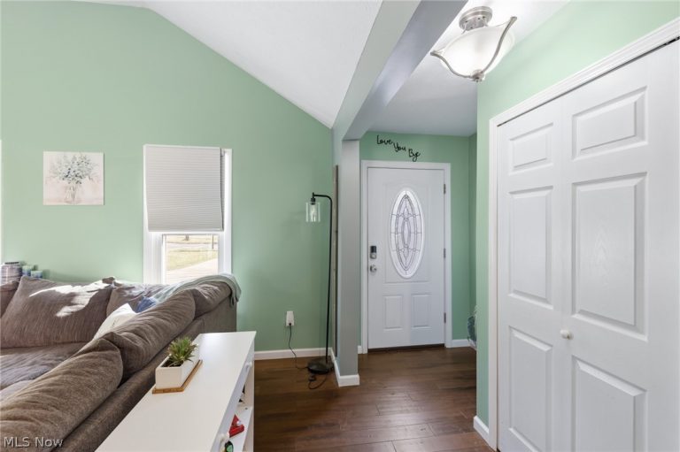 110 Wilshire Court, Elyria, OH - Photo 8