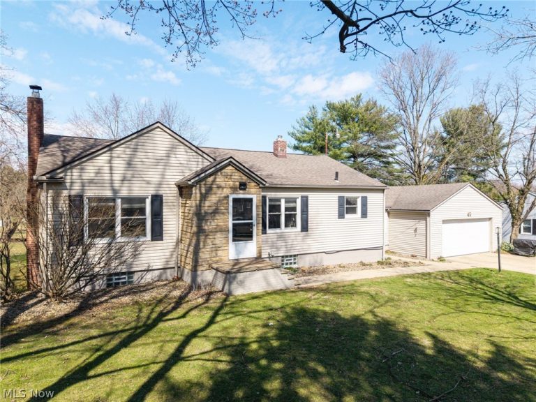 2427 Wadsworth Road, Norton, OH - Photo 2