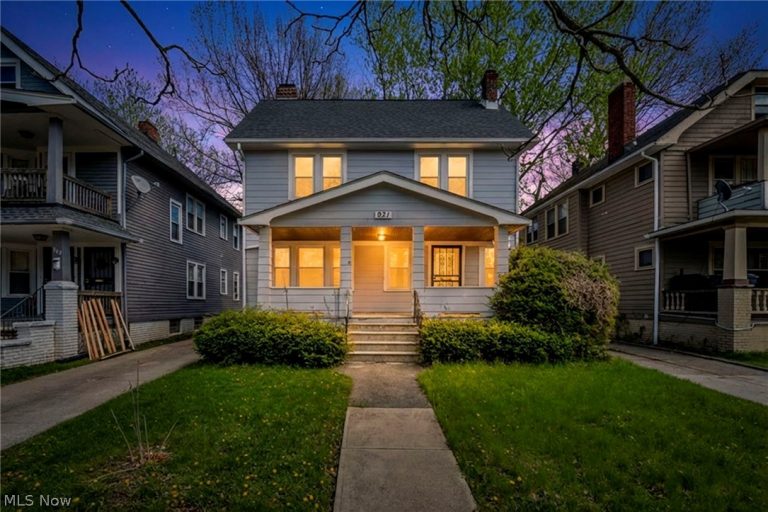 921 Helmsdale Road, Cleveland Heights, OH, 44112