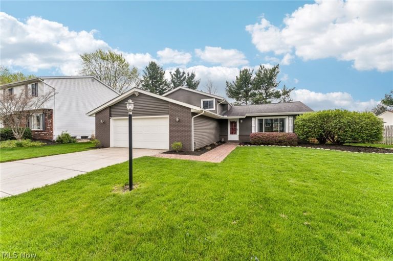 14281 Revere Circle, Middleburg Heights, OH - Photo 2