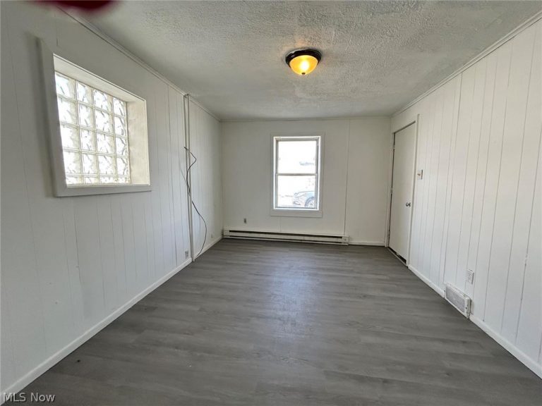 106 12th #Apt 2, Weirton, WV - Photo 2