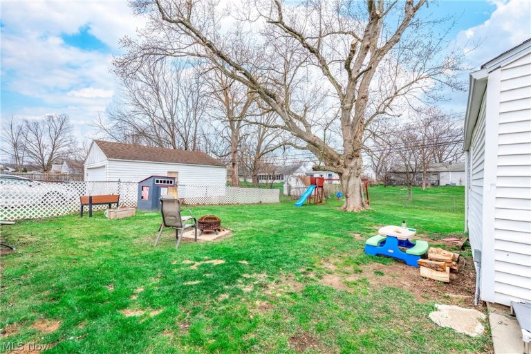 572 Bell Avenue, Elyria, OH - Photo 5