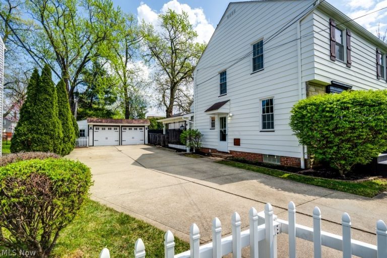 1547 Richmond Road, Lyndhurst, OH - Photo 6
