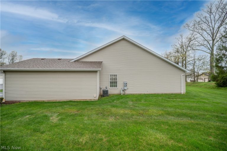 521 Wilcox Lane #B, Austintown, OH - Photo 3